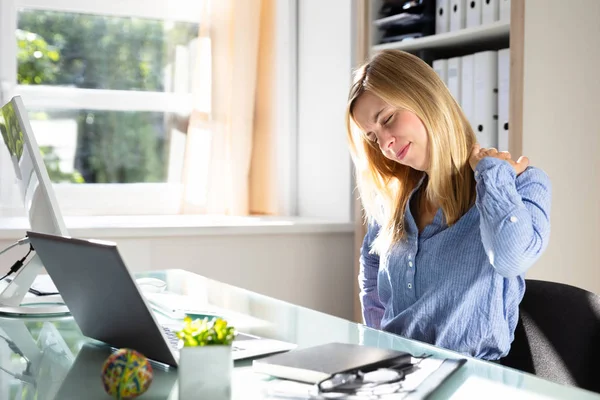 Young Businesswoman Suffering Neck Pain Sitting Office — Stock Photo, Image