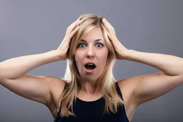 Shocked Young Woman Mouth Open Grey Background — Stock Photo, Image