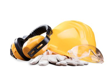 Beyaz arka plan üzerinde çeşitli güvenlik ekipmanları Close-up