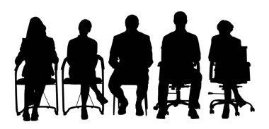 Beyaz arka plan üzerinde sandalyede oturan işadamı grubu