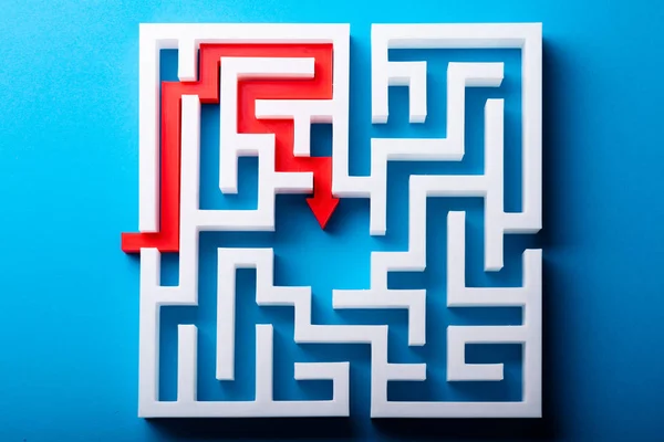 Elevated View Red Arrow Center White Maze Blue Surface — Stock Photo, Image