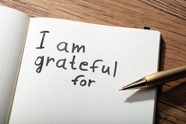 Close Gratitude Word Pen Notebook Wooden Desk — Stock Photo, Image