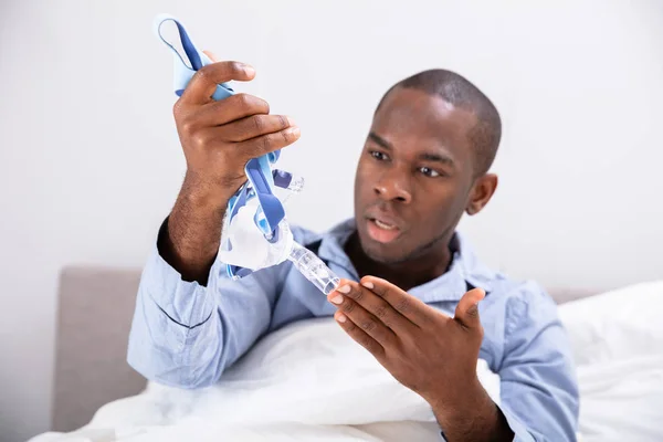 Close Worried Young African Man Looking Cpap Mask — Stock Photo, Image