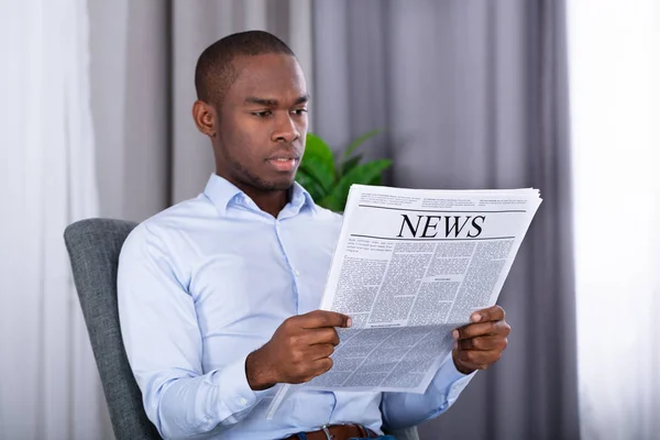 Portrait Young African Man Reading Newspaper — Stock Photo, Image