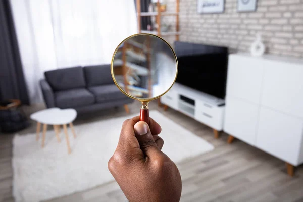 Man Searching House Magnifying Glass — Stock Photo, Image