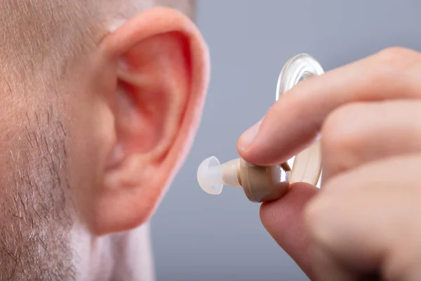 Close Man Hand Putting Hearing Aid His Ear — Stock Photo, Image