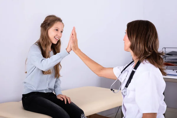 Female Doctor Giving High Five Smiling Girl Patient Clinic — Stock Photo, Image