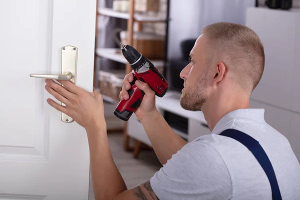 Male Carpenter Installing Door Lock Wireless Screwdriver — Stock Photo, Image