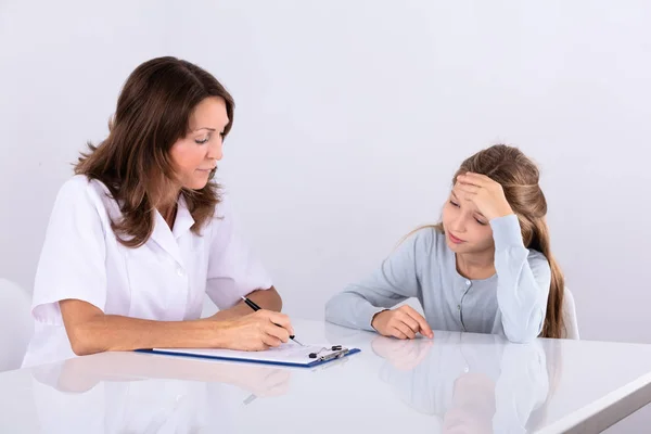 Female Doctor Clipboard Looking Depressed Girl Patient Clinic — Stock Photo, Image