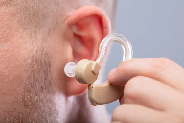 Close Man Hand Putting Hearing Aid His Ear — Stock Photo, Image