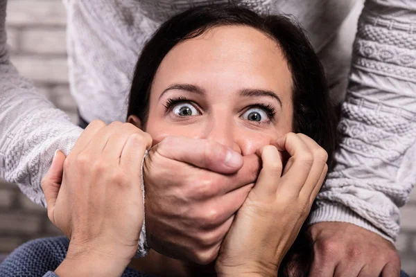 Close Man Covering Scared Woman Mouth — Stock Photo, Image