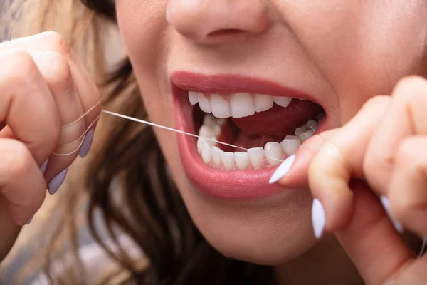 Close Woman Hand Flossing Her Teeth — Stock Photo, Image