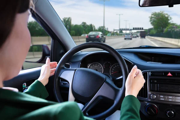 Close Woman Traveling Self Driving Modern Car — Stock Photo, Image