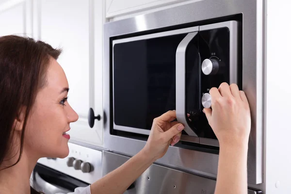 Side View Young Woman Using Microwave Oven Kitchen — Stock Photo, Image