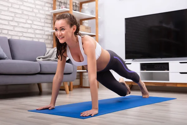 Smiling Young Woman Doing Push Exercise Fitness Mat — Stock Photo, Image