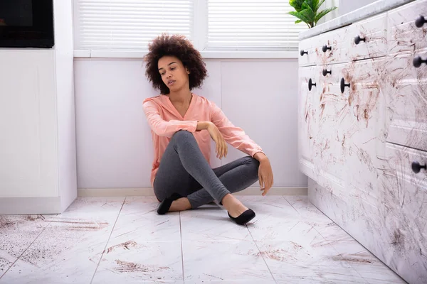 Portrait Sad Young Woman Sitting Floor Spilled Food Kitchen — Stok Foto