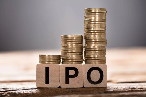 Крупним Планом Золоті Монети Ipo Дерев Яні Блоки — стокове фото