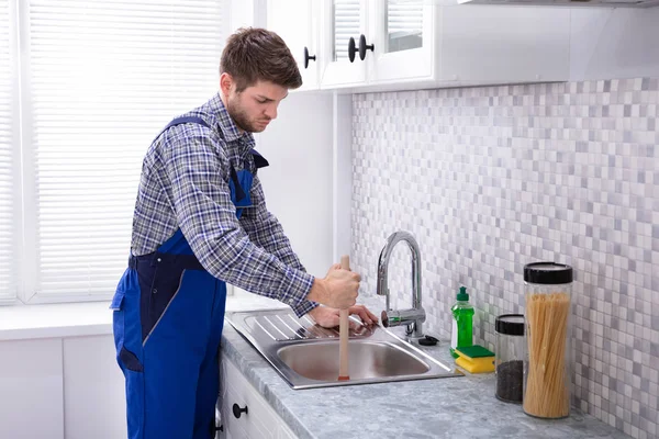 Side View Male Plumber Using Plunger Kitchen Sink — Stock Photo, Image