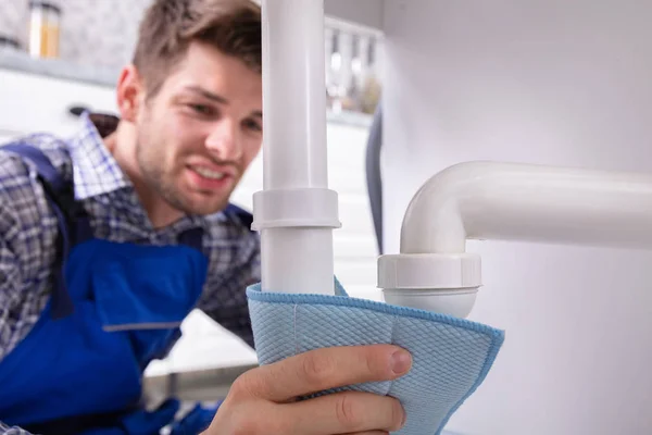 Close Male Plumber Holding Blue Napkin Stop Sink Pipe Leakage — Stock Photo, Image