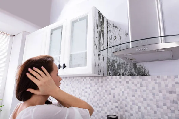 Side View Young Woman Looking Mold Wall — Stock Photo, Image