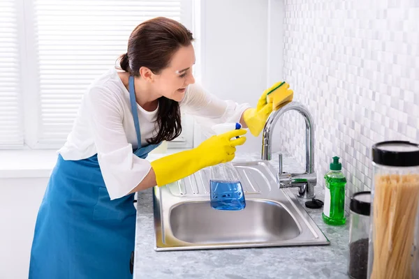 Side View Happy Young Woman Cleaning Kitchen Sink — Stock Photo, Image