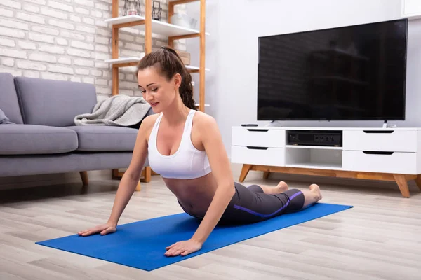 Beautiful Young Woman Lying Exercise Mat Doing Workout Home — Stock Photo, Image