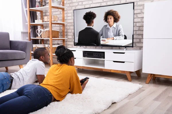 Young Couple Lying Carpet Watching Television Home — Stock Photo, Image