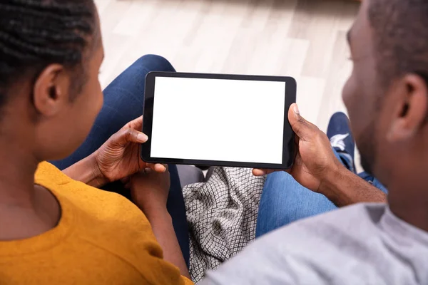 Close Couple Holding Digital Tablet Blank White Screen — Stock Photo, Image