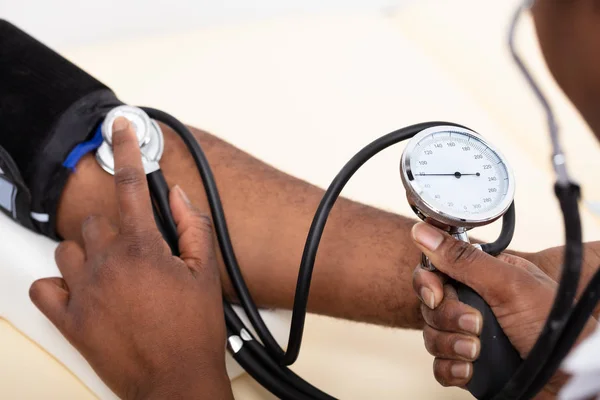 Close Doctor Hand Measuring Blood Pressure Male Patient — Stock Photo, Image