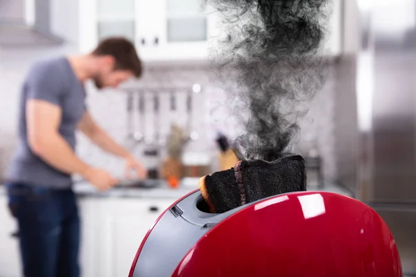 Close Red Toaster Burnt Toast While Man Cutting Vegetable Kitchen — Stock Photo, Image