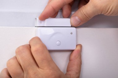 Kişinin El Tamiri Güvenlik Sistemi Kapı Sensörü