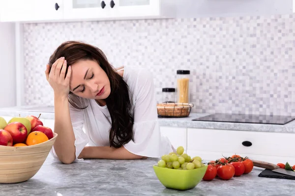 Fresh Fruits Front Upset Young Woman Leaning Kitchen Counter — Stock Photo, Image