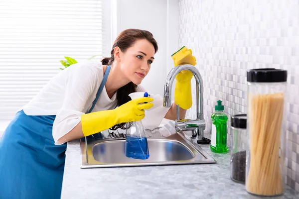 Side View Happy Young Woman Cleaning Kitchen Sink — Stock Photo, Image