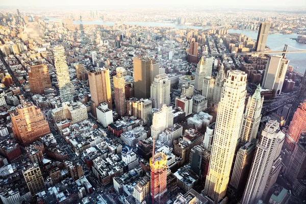 纽约市天际线与城市天空刮刀的鸟图 — 图库照片