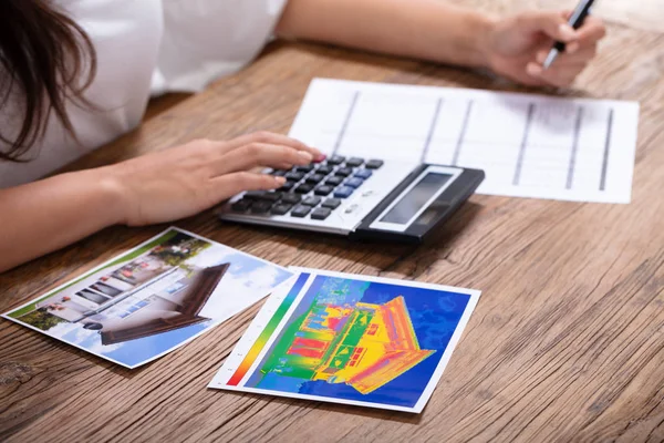 Close Person Calculating Heat Loss Energy Efficiency House — Stock Photo, Image