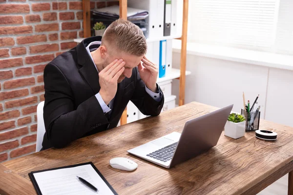 Young Man Suffering Headache Working Office — Stock Photo, Image