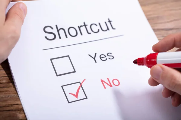 Person Holding Marker Paper Shortcuts Word Showing Yes Option — Stock Photo, Image