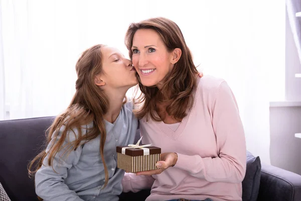Portrait Girl Giving Gift Her Happy Mother — Stock Photo, Image
