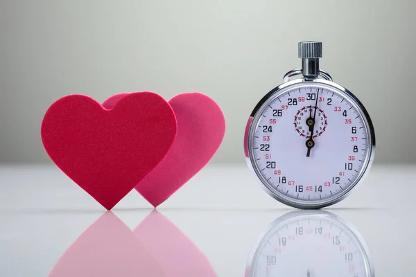 Reflection Red Pink Heart Shape Stopwatch White Desk — Stock Photo, Image
