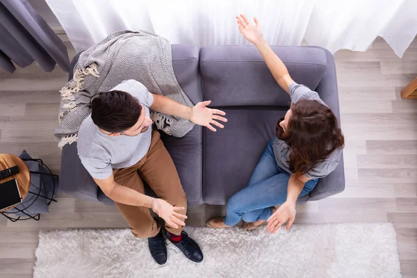 Primer Plano Agresiva Esposa Luchando Con Marido Casa —  Fotos de Stock