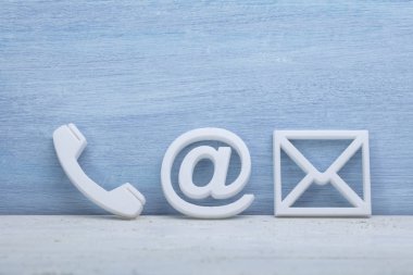 Bir Telefonun, E- postanın ve Posta Simgelerinin Kapanışı. Bizimle irtibata geç.