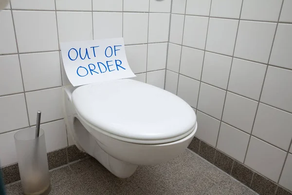Schriftelijke Tekst Buiten Orde Bericht Papier Toiletpot Badkamer — Stockfoto