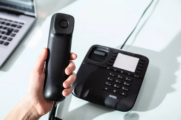 Close Van Hand Telefoonnummer Van Een Zakenvrouw Telefoongesprek Voeren Office — Stockfoto