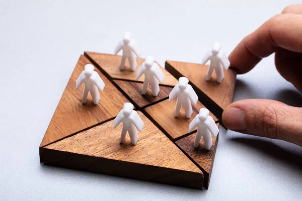 Személy Kezében Van Hiányzó Darab Egy Négyzet Tangram Puzzle Fehér — Stock Fotó