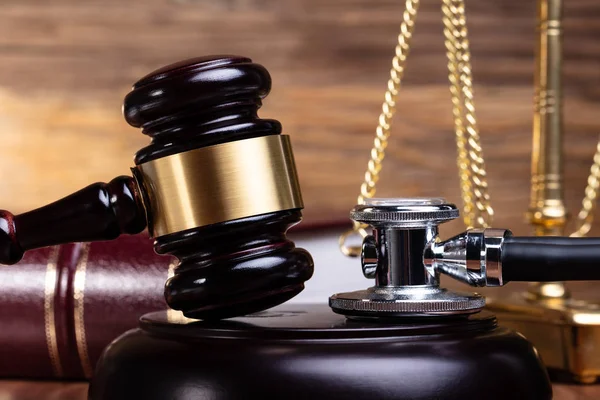 Close Stethoscope Gavel Front Justice Scale Wooden Desk — Stock Photo, Image
