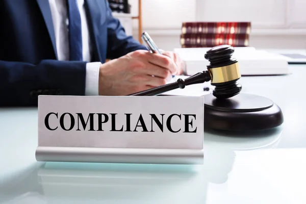 Compliance Name Plate Reflected Desk Gavel Justice Rechtszaal — Stockfoto