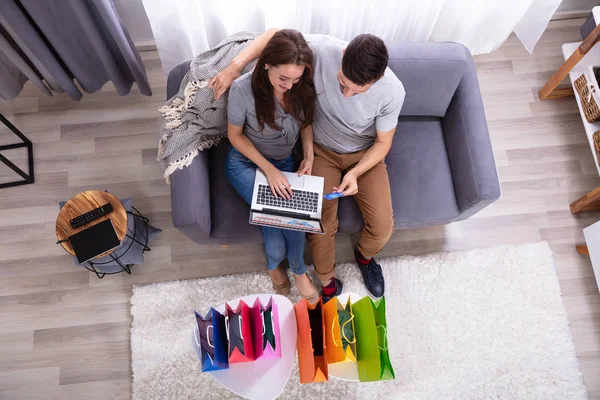 Side View Happy Couple Using Debit Card While Shopping Online — Stock Photo, Image
