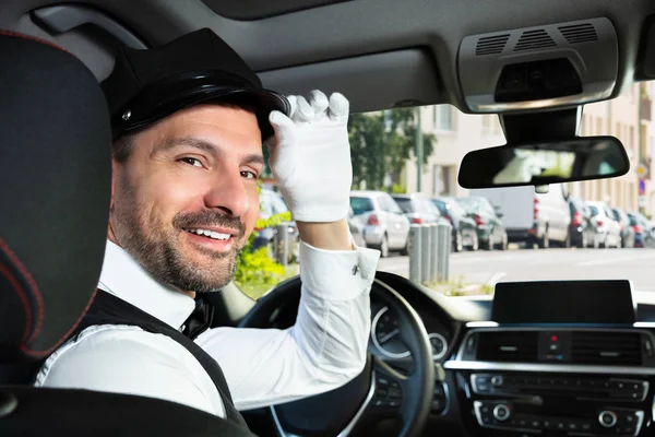 Porträtt Lycklig Manlig Chaufför Sitter Inuti Bilen — Stockfoto