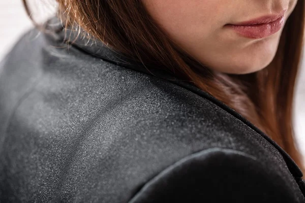 Close Businesswoman Black Suit Dandruff His Shoulder — Stock Photo, Image