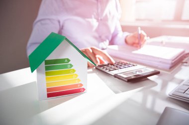 İşadamı Enerji Verimli Ev Maliyet Hesaplama